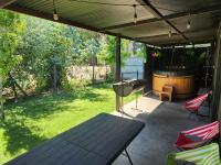 Cabaña moderna con tinaja opcional Tropical Black - B&B Chillán