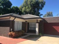 L'barza Delightful Family Townhouse with courtyard - 3 bedrooms - Chambres d'hôtes Shepparton