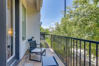 Urban Gem w/ Balcony! Near NRG Stadium & Downtown - B&B Houston
