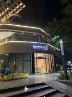 Orchid Stayz - Couple Friendly Luxury and premium 1bhk Studio with Aravali View, free parking and wifi at AIPL Joy Square at Golf Course extension, sec 63A - Chambres d'hôtes Gurgaon