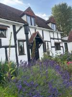 Luxury 16th Century 4-Beds Tudor Cottage - Chambres d'hôtes Solihull
