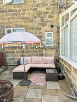 Cosmos Cottage - Colourful Home, Stunning Views - Chambres d'hôtes Matlock