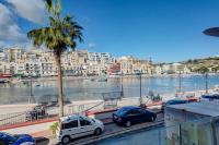 Marsascala Seafront Apartment - Private Terrace & Views - Bed and Breakfast Marsaskala