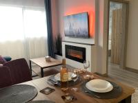 LUX-COMFORT APARTAMENT Klimatyzacja, KOMINEK, Garaż wewn, Balkon od strony ogrodu, Idealna lokalizacja wypadowa, obok sklepy, blisko Galerii Gemini - Chambres d'hôtes Bielsko-Biała