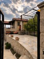 TS Villa-Mountain Views, Fireplace & Rustic Luxury - Ferienwohnung Kruja