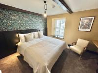 Charlie's Quarters Brampton Self Check-In Rooms - B&B Brampton
