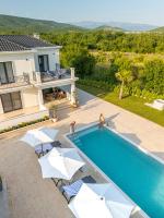 Villa Decima near Split - Heated Pool, Tennis Court & Billiards - B&B Ðugumi