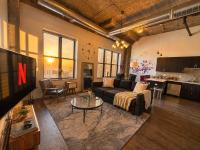 McCormick Place 3BR Luxury Penthouse Duplex with Personal Rooftop and Optional Parking for 8 guests in Chicago South Loop - B&B Chicago