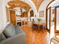 Lago di Bomba, incantevole borgo, 6 posti letto, 2 bagni, piscina comunale convenzionata a 2 minuti - Bed and Breakfast Bomba