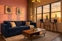Modern 2BR Loft with Amazing City Skyline View and Optional Parking for 8 Guests Near McCormick Place and Soldier Field - Bed and Breakfast Chicago