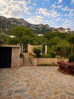TS Villa-Mountain Views, Fireplace & Rustic Luxury - Ferienwohnung Kruja