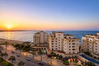 Costa Azul Tanger - View & Side Beach Family Appartement - Cornich Malabata - 3Min TGV - Piscine & Fast Wifi & Parking - B&B Tánger
