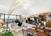Three Bedroom Residence with Panoramic Water Views - Bed and Breakfast Los Angeles