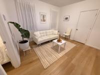 Spacious 2BR Getaway Easy Access to NYC & Newark - Bed and Breakfast Kearny