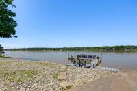 Maumee River Retreat! Apt w/ Fire Pit + Patio - B&B Perrysburg