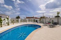 Villa Alberes Luxury Pool House - B&B Empuriabrava