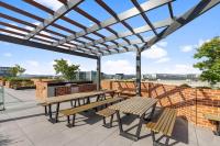Central 2b2b with 2 Parkings across largest Mall - B&B Broughton Vale