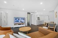 2br Park Avenue Apartment with single car space - Bed and Breakfast Canberra