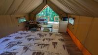Glamping Tent with Deck Near The Caverns and Waterfalls - B&B Coalmont