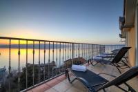 Apartamento de 2 dormitorios con balcón y vistas al mar