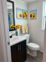 The Sunflower Villa - 15 Miles from the Beach! - B&B Foley