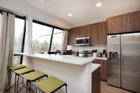 Modern condo with town and mountain views - B&B Evergreen