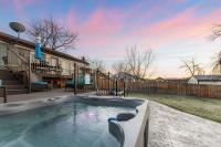 Rare Pool and Hot Tub Home - Family and Pet Friendly - Ferienwohnung Wheat Ridge