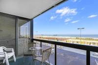 Spacious & bright beachfront condo with ocean views from balcony & pool - B&B Ocean City