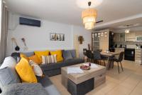 3Bdrm Apartment With Balcony&Parking - Bed and Breakfast Piraeus