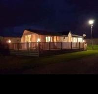 3 Bed - Sleeps 6 - Lake View - Beach Access - Pets - B&B Skegness