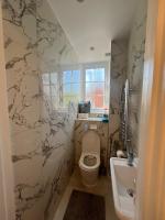 Spacious, modern 4-bedroom flat in St John's Wood - B&B London