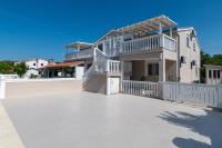 Tena & Ema Apartments - Chambres d'hôtes Ližnjan