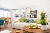 Old Town Escape - 2 Bedroom Apartment Sleeps 6 - Bed and Breakfast Swindon