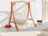 Zimmer mit Queensize-Bett und Gartenblick