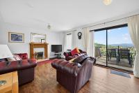 3BR Apartment with Stunning Views and Parking - Chambres d'hôtes Oban