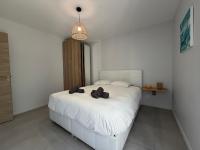 Goeland apt confortable avec belle terrasse vue dégagée 3 chambres parking privatif à 900 m de la plage et tous commerces près de Bayeux sur plages du débarquement - Chambres d'hôtes Asnelles