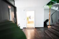 Premium Residence, Stunning Views Overlooking the Central Station & City, Sleeps 18 - B&B Koblenz