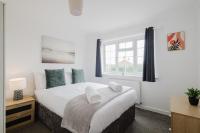 Spacious 4-Bed Home with Free Parking - B&B Northampton