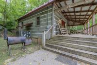 Cabin Near Cades Cove with Hot Tub & Arcade - Chambres d'hôtes Townsend