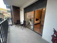 Cozy Apartment - 6 Min Walk to Shadervan - Sleeps 4 - Chambres d'hôtes Prizren