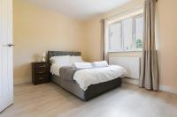Bright 3BR Family Home Fully Equipped - B&B Coseley
