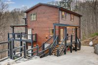 Family Cabin Retreat, Hot Tub, Decks & Fire Pit - B&B Gatlinburg