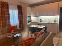 The Getaway House - Bed and Breakfast Fier