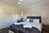 Zimmer mit Kingsize-Bett