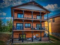 New - Luxury Mountain Views, Theater, Hot Tub, Dogs, Games - Chambres d'hôtes Gatlinburg