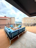 Azure Terrace Residence in Tivat with Sea View - Chambres d'hôtes Tivat
