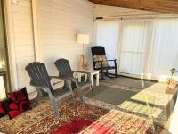 Coastal Nest Ocean & Mountain View Suite - B&B Alert Bay