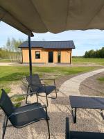 Peaceful Family Cabin with Sauna&Hot Tub near Riga - B&B Kangari