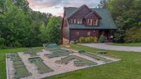 Family Cabin 3 King Suites and Putt Putt Fun - Bed and Breakfast Pigeon Forge
