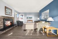 Ground Floor 2-Bedroom Suite - Pet Friendly - Fireplace and Kitchen - Pool and Hot Tub - B&B Ocean Shores